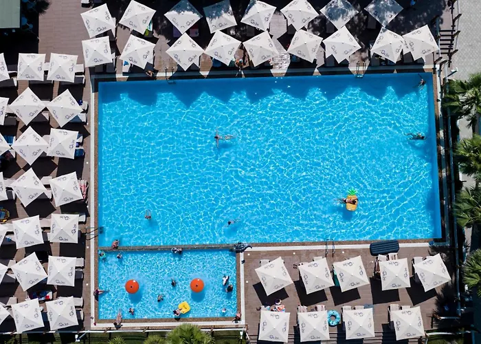 Grint Hotel Golem (Tirana)