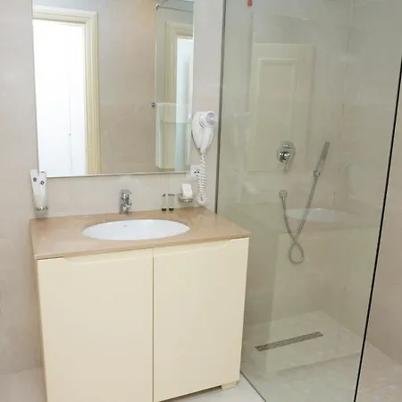 Hotel Grint 4*