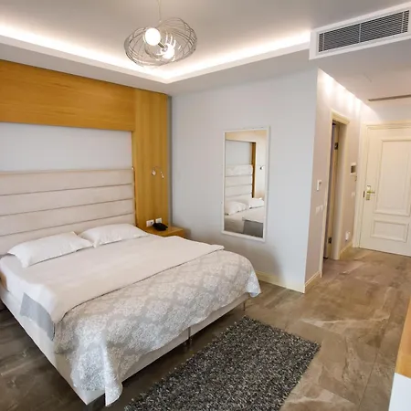 Grint Hotel Golem (Tirana)