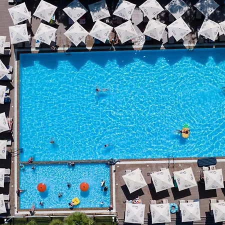 Grint Hotel Golem (Tirana)