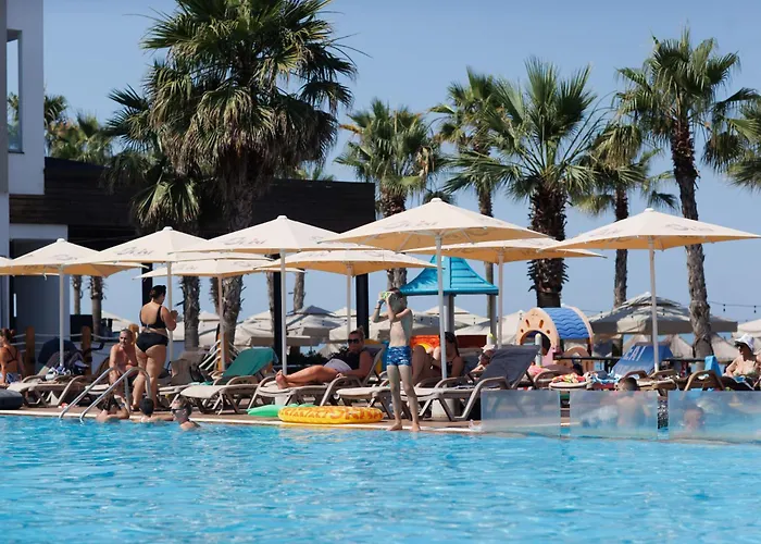 Grint Ξενοδοχείο Golem (Tirana)